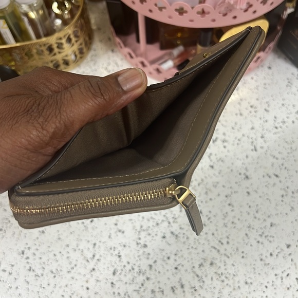 KIRA CHEVRON BI-FOLD WALLET New without tags! - Picture 9 of 10